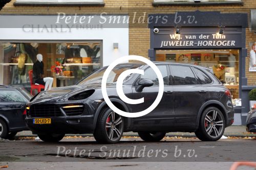 Amsterdam 23 november 2012
Porsche Cayenne zonder koplampen.
Peter Smulders bv