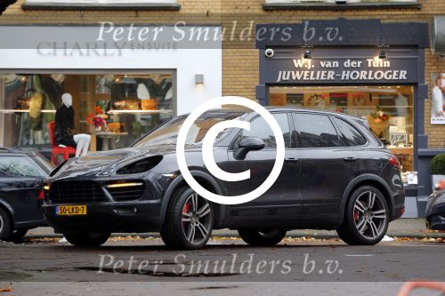 Amsterdam 23 november 2012
Porsche Cayenne zonder koplampen.
Peter Smulders bv