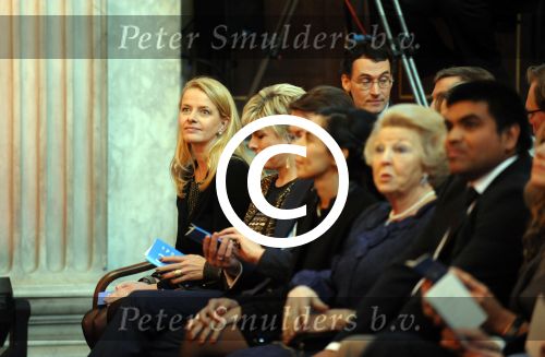 Amsterdam 12 december 2012
Uitreiking prins Claus prijzen in het paleis op de dam.
Koningin Beatrix Prins Willem Alexander prinses Maxima Prinses Mabel Prins Constantijn en Prinses Laurentien zijn aanwezig.
Peter Smulders bv