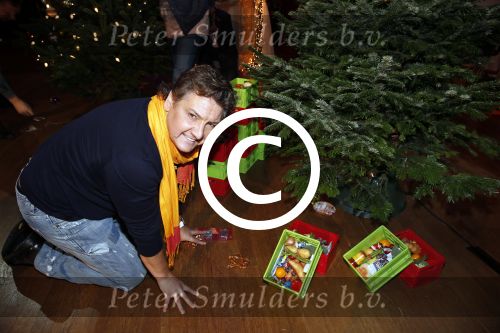 Hilversum 7 december 2012
Sky radio opbouwen Christmas tree (kerstboom) voor goede doelen. Rene en Natasja Froger
Peter Smulders bv