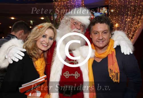 Hilversum 7 december 2012
Sky radio opbouwen Christmas tree (kerstboom) voor goede doelen. Rene en Natasja Froger
Peter Smulders bv