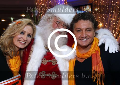 Hilversum 7 december 2012
Sky radio opbouwen Christmas tree (kerstboom) voor goede doelen. Rene en Natasja Froger
Peter Smulders bv