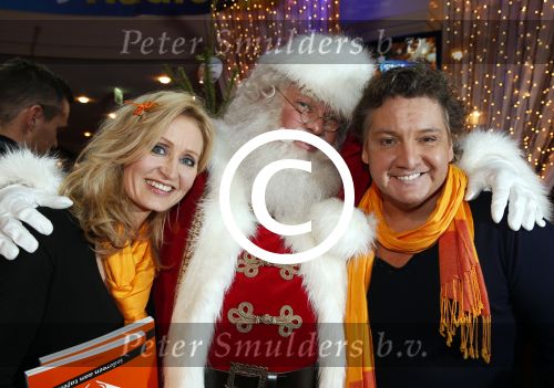 Hilversum 7 december 2012
Sky radio opbouwen Christmas tree (kerstboom) voor goede doelen. Rene en Natasja Froger
Peter Smulders bv