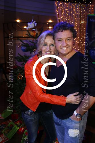 Hilversum 7 december 2012
Sky radio opbouwen Christmas tree (kerstboom) voor goede doelen. Rene en Natasja Froger
Peter Smulders bv