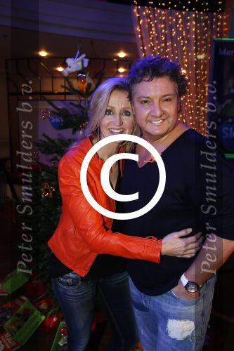 Hilversum 7 december 2012
Sky radio opbouwen Christmas tree (kerstboom) voor goede doelen. Rene en Natasja Froger
Peter Smulders bv