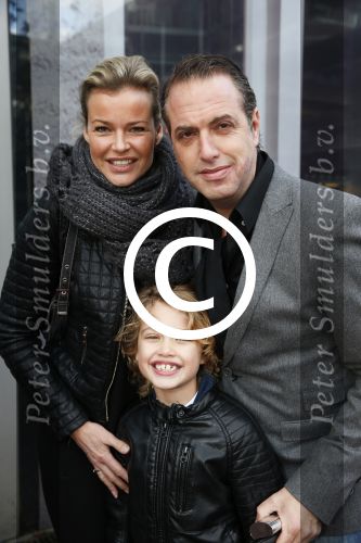Amstelveen 9 december 2012
Premiere Dik Trom in schouwburg Amstelveen. Richard Kemper met vrouw en zoon
Peter Smulders bv
