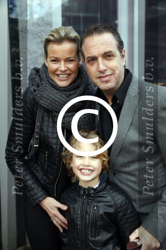 Amstelveen 9 december 2012
Premiere Dik Trom in schouwburg Amstelveen. Richard Kemper met vrouw en zoon
Peter Smulders bv