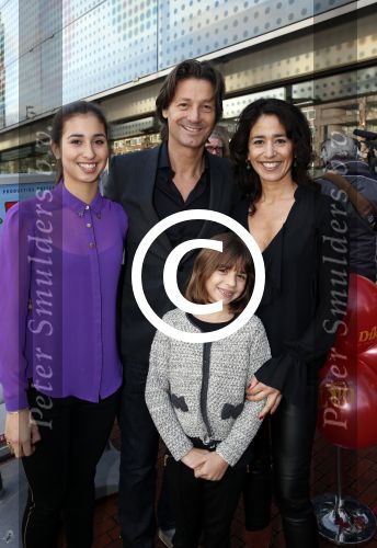 Amstelveen 9 december 2012
Premiere Dik Trom in schouwburg Amstelveen. Rick Engelkes met vrouw Annemarie en hun dochters
Peter Smulders bv
