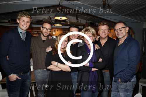 Muiderberg 12 december 2012
Presentatie beste zangers van Nederland met oa Rob de Nijs Angela Groothuizen Bastiaan ragasSimone Kleinsma Tim Douwsma Charly Luske en presentator Jan Smit.
Peter Smulders bv