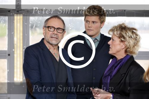 Muiderberg 12 december 2012
Presentatie beste zangers van Nederland met oa Rob de Nijs Angela Groothuizen Bastiaan ragasSimone Kleinsma Tim Douwsma Charly Luske en presentator Jan Smit.
Peter Smulders bv