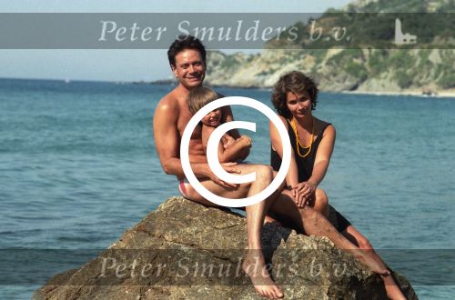 Samos (Griekenland) 17 Juli 1986
Rob de Nijs en Belinda Meuldijk met hun kinderen op het eiland Samos
Foto Peter Smulders BV