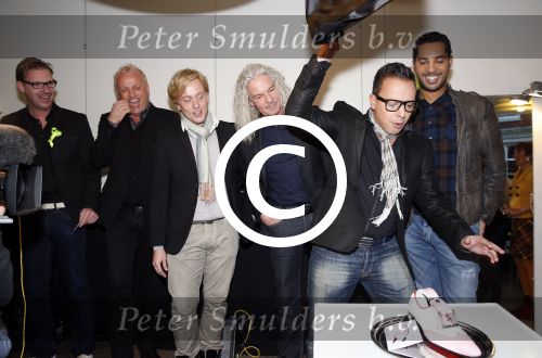 Amsterdam 30 november 2012
Presentatie  schoenenlijn Gordon by mascolori. LA The voices nemen de eerste schoenen in ontvangst uit handen van Raymond Landegent. Roy v d Akker
Peter Smulders bv