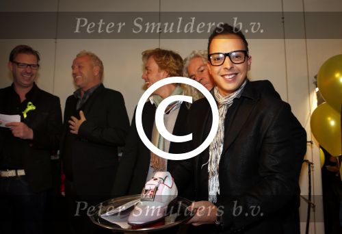 Amsterdam 30 november 2012
Presentatie  schoenenlijn Gordon by mascolori. LA The voices nemen de eerste schoenen in ontvangst uit handen van Raymond Landegent. Roy v d Akker
Peter Smulders bv