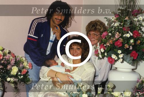 Eindhoven, 10 December 1985
Een dag na de geboorte van hun dochter Felicity Dil, Ruud Gullit met zijn eerste vrouw Yvonne de Vries (Yvonne Gullit)
Foto Peter Smulders BV