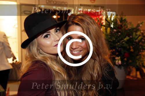 Amsterdam 23 november 2012
Opening nieuwe Buddha to Buddha pand in Amsterdam. Samantha Klumper met een vriendin
Peter Smulders bv