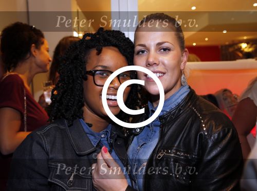 Amsterdam 23 november 2012
Opening nieuwe Buddha to Buddha pand in Amsterdam. Shary An TVOH met vriendin
Peter Smulders bv