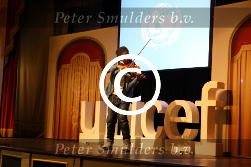 Kaatsheuvel, 13 December 2012
Paul v Vliet 20 jaar Ambassadeur van Unicef
Violiste Shauntell
Foto Peter Smulders BV