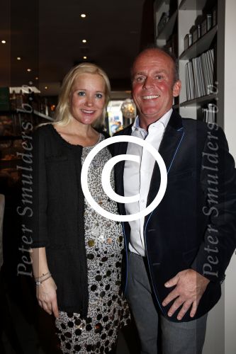 Hoorn 14 december 2012
Presentatie nieuwe boeken van Sonja Bakker waarvan 1 in samenwerking met LIDL.
Haar vriend Jan Reus presenteert het geheel en poseert samen met zijn zwangere vriendin.
Peter Smulders bv