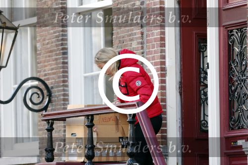 Amsterdam 9 december 2012
Tess Milne aan het verhuizen naar haar nieuwe huis aan de amsterdamse grachten.
Peter Smulders bv