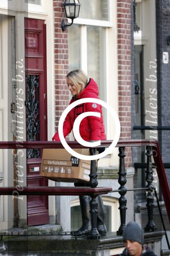 Amsterdam 9 december 2012
Tess Milne aan het verhuizen naar haar nieuwe huis aan de amsterdamse grachten.
Peter Smulders bv