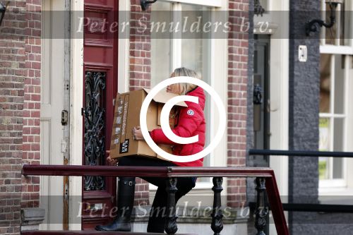 Amsterdam 9 december 2012
Tess Milne aan het verhuizen naar haar nieuwe huis aan de amsterdamse grachten.
Peter Smulders bv