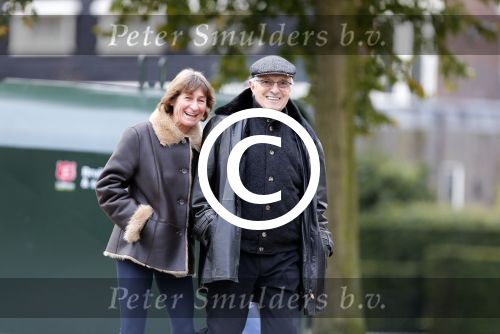 Amsterdam 28 november 2012
Theo heuft met zijn vriendin op straat.
Peter Smulders bv