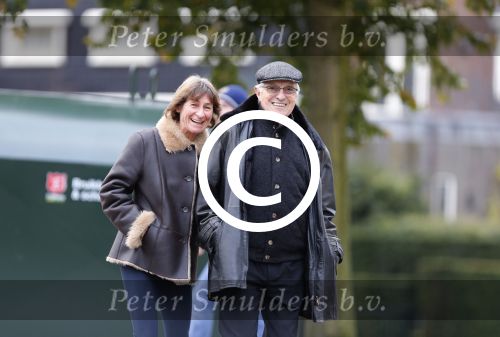 Amsterdam 28 november 2012
Theo heuft met zijn vriendin op straat.
Peter Smulders bv
