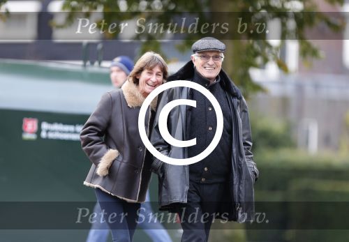 Amsterdam 28 november 2012
Theo heuft met zijn vriendin op straat.
Peter Smulders bv