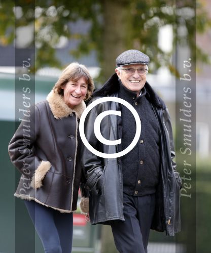 Amsterdam 28 november 2012
Theo heuft met zijn vriendin op straat.
Peter Smulders bv