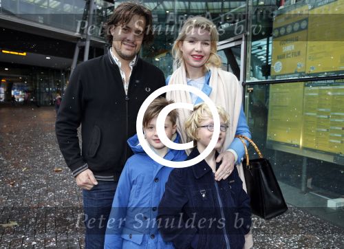 Amsterdam 25 november 2012
Premiere de vijf legendes in pathe arena. Tjitske Reidinga Vincent Croiset met hun zoons
Peter Smulders bv