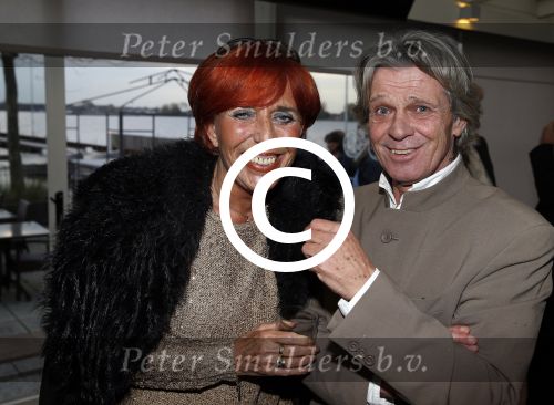 Loosdrecht 26 november 2012
Presentatie cd Anneke Gronloh bij het Golden Tulip hotel. Trea Dobbs met vriend
Peter Smulders bv