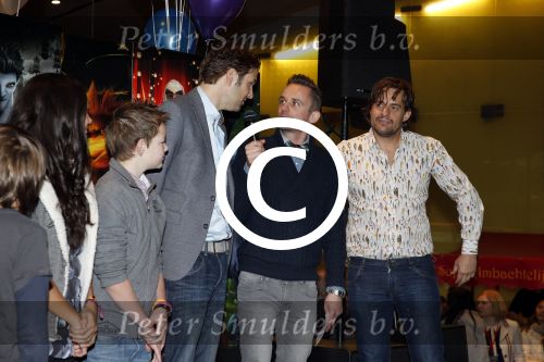Amsterdam 25 november 2012
Premiere de vijf legendes in pathe arena. stemmencast met oa Bas Muijs Vincent Croiset  Gijs Eggenkamp Tara Hetharia Xavier Werner en Sem ragas
Peter Smulders bv