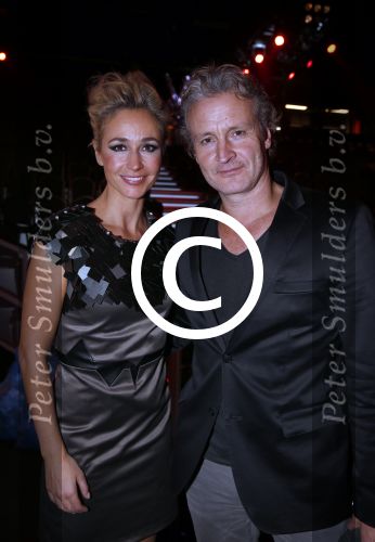 Hilversum 14 december 2012
Finale TVOH in studio 22 gepresenteerd door Martijn Krabbe en Wendy v Dijk.
Johannes Rypma en Leona Philippo zijn de finalisten. Wendy met Erland Galjaard
Peter Smulders bv