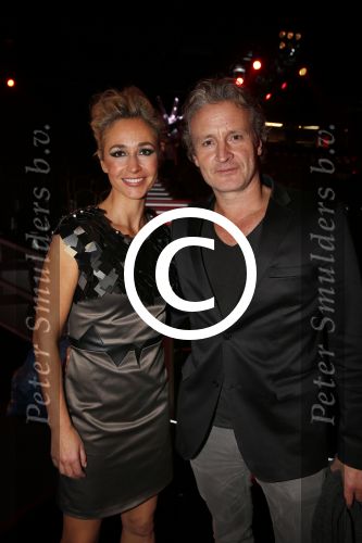 Hilversum 14 december 2012
Finale TVOH in studio 22 gepresenteerd door Martijn Krabbe en Wendy v Dijk.
Johannes Rypma en Leona Philippo zijn de finalisten. Wendy met Erland Galjaard
Peter Smulders bv