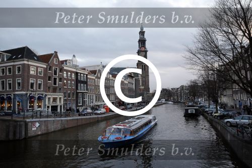 Amsterdam 30 november 2012
Presentatie  schoenenlijn Gordon by mascolori. LA The voices nemen de eerste schoenen in ontvangst uit handen van Raymond Landegent. westertoren
Peter Smulders bv
