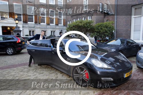 Amsterdam 29 november 2012
Gift suite in het the Grand hotel. Winston Gerschtanowitz met porsche panamera turbo
Peter Smulders bv