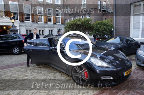 Amsterdam 29 november 2012
Gift suite in het the Grand hotel. Winston Gerschtanowitz met porsche panamera turbo
Peter Smulders bv