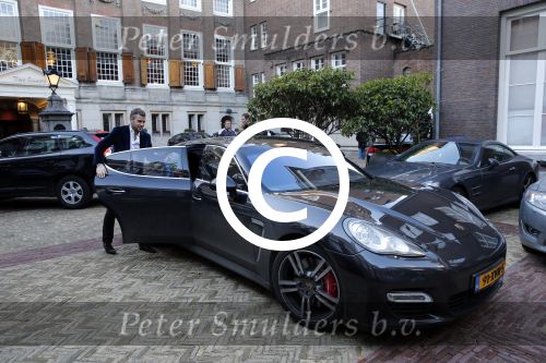 Amsterdam 29 november 2012
Gift suite in het the Grand hotel. Winston Gerschtanowitz met porsche panamera turbo
Peter Smulders bv