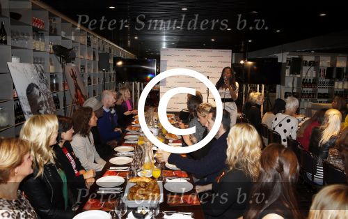 Amsterdam 30 november 2012
Ontbijt orange Babies en MAC cosmetics bij de bijenkorf met oa Caroline Tensen Baba Sylla  Natasja Froger Suzanne Klemann en Fiona Hering. zangeres bij orange babies ontbijs
Peter Smulders bv