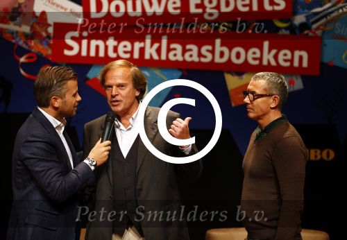 Amsterdam 12 november 2013
Presentatie Sinterklaasboeken van douwe egberts met Winston Gerschtanowitz Ivo Niehe Prinses Laurentien en Najib Amhali in de bibliotheek van Amsterdam.