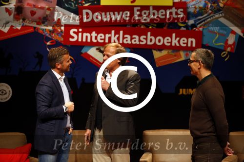 Amsterdam 12 november 2013
Presentatie Sinterklaasboeken van douwe egberts met Winston Gerschtanowitz Ivo Niehe Prinses Laurentien en Najib Amhali in de bibliotheek van Amsterdam.