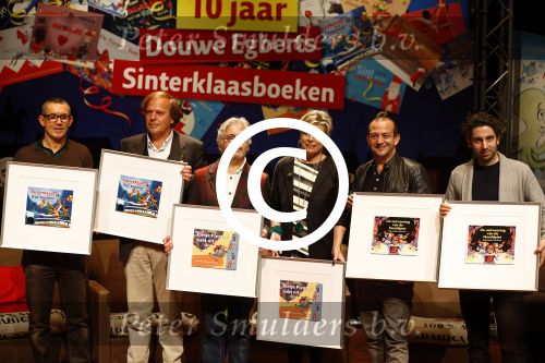 Amsterdam 12 november 2013
Presentatie Sinterklaasboeken van douwe egberts met Winston Gerschtanowitz Ivo Niehe Prinses Laurentien en Najib Amhali in de bibliotheek van Amsterdam.