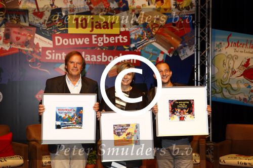 Amsterdam 12 november 2013
Presentatie Sinterklaasboeken van douwe egberts met Winston Gerschtanowitz Ivo Niehe Prinses Laurentien en Najib Amhali in de bibliotheek van Amsterdam.