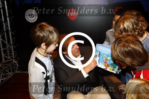 Amsterdam 12 november 2013
Presentatie Sinterklaasboeken van douwe egberts met Winston Gerschtanowitz Ivo Niehe Prinses Laurentien en Najib Amhali in de bibliotheek van Amsterdam.