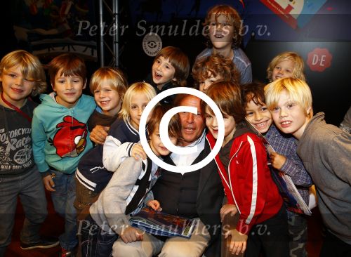 Amsterdam 12 november 2013
Presentatie Sinterklaasboeken van douwe egberts met Winston Gerschtanowitz Ivo Niehe Prinses Laurentien en Najib Amhali in de bibliotheek van Amsterdam.