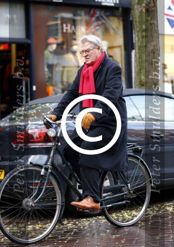 Amsterdam 19 november 2013
Jeroen Krabbe op de fiets in amsterdam zuid