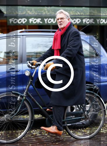 Amsterdam 19 november 2013
Jeroen Krabbe op de fiets in amsterdam zuid