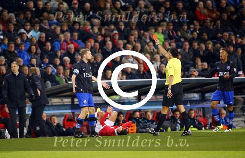 Eindhoven, 23 November 2013 PSV-SC Heerenveen, eindstand 1-1
Kompetitie, Seizoen 2013-2014
Scheidsrechter S. Gozubuyuk geeft een Rode kaart aan Joey v d Berg
Foto Edwin Smulders