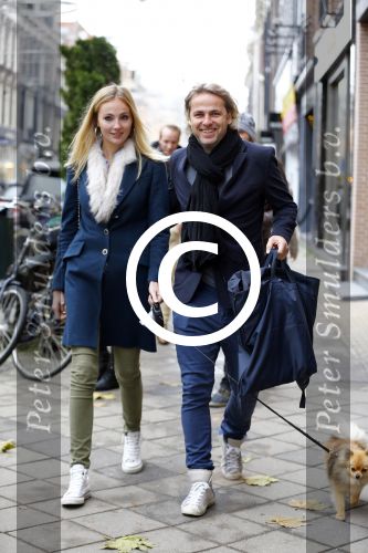 Amsterdam 30 november 2013
John Ewbank en Kelly Weekers met hun hondje op de pc hooftstraat