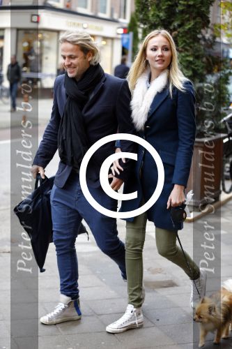 Amsterdam 30 november 2013
John Ewbank en Kelly Weekers met hun hondje op de pc hooftstraat